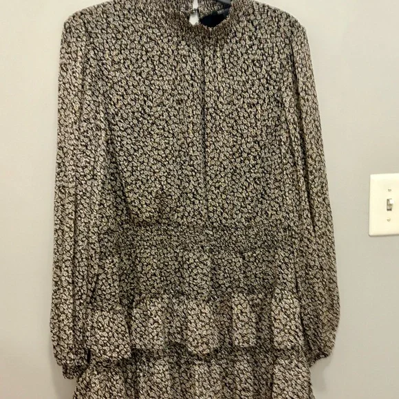 Chic Black and White Floral Midi Dress - Picture 2 of 9